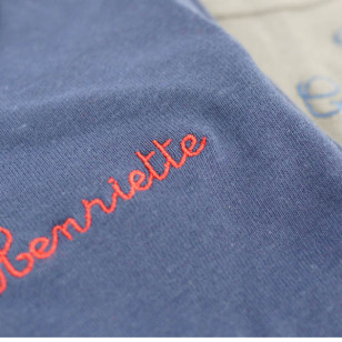 T-shirt jersey bleu marine tricoté en France, à personnaliser!