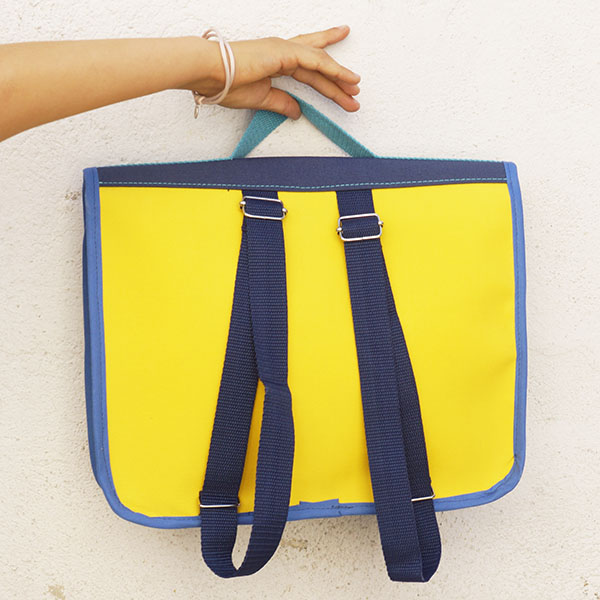 Cartable bleu pour la maternelle, doublure dino ! Ambiance méditérrannée