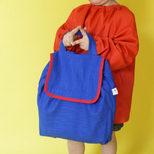 Sac à dos enfant, lin bleu majorelle, biais rouge