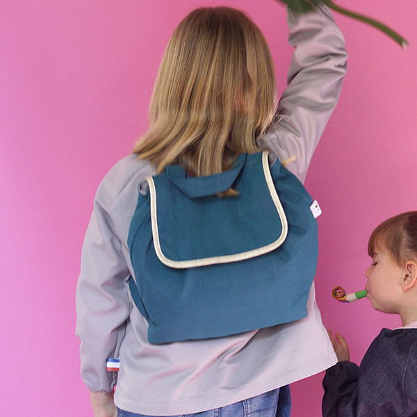 Sac à dos enfant, lin bleu canard, biais doré
