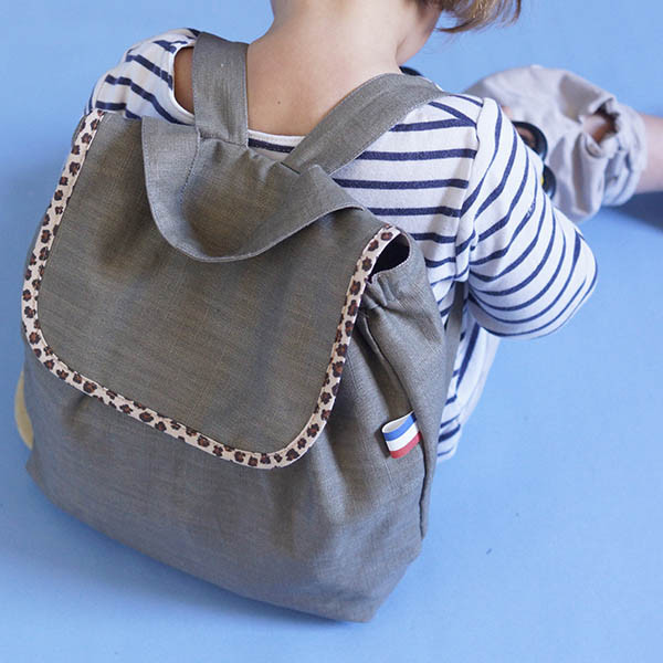 Sac à dos enfant, lin kaki clair, biais léopard