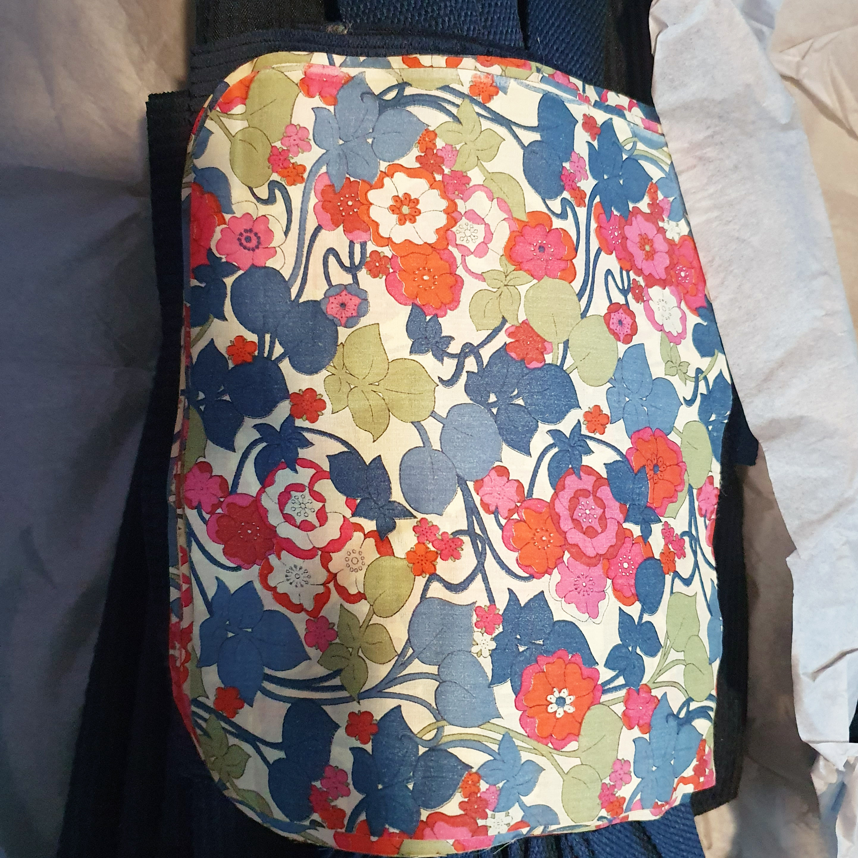 Sac à dos crèche-maternelle personnalisable liberty bleu marine à fleurs  roses