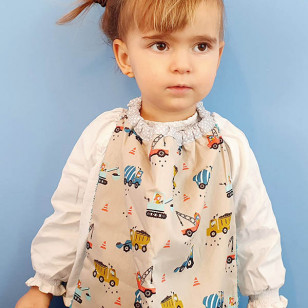 Serviette maternelle véhicules de chantier beige