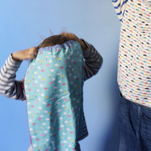 Serviette élastiquée mignons parapluies