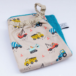 Serviette maternelle véhicules de chantier beige