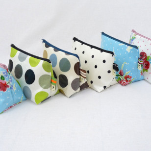 Grosse trousse enduite fleur bleues